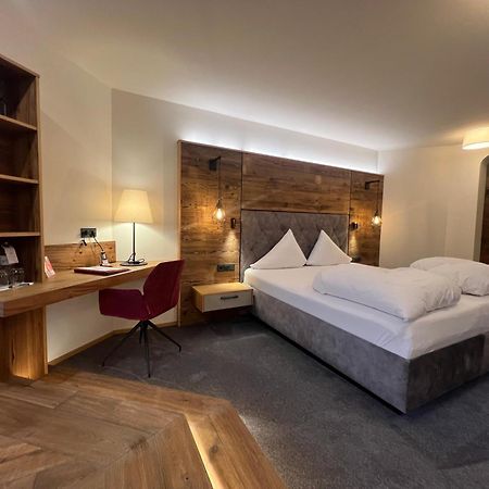 Wellnesshotel ...Liebes Rot-Flueh Хальдензе Экстерьер фото